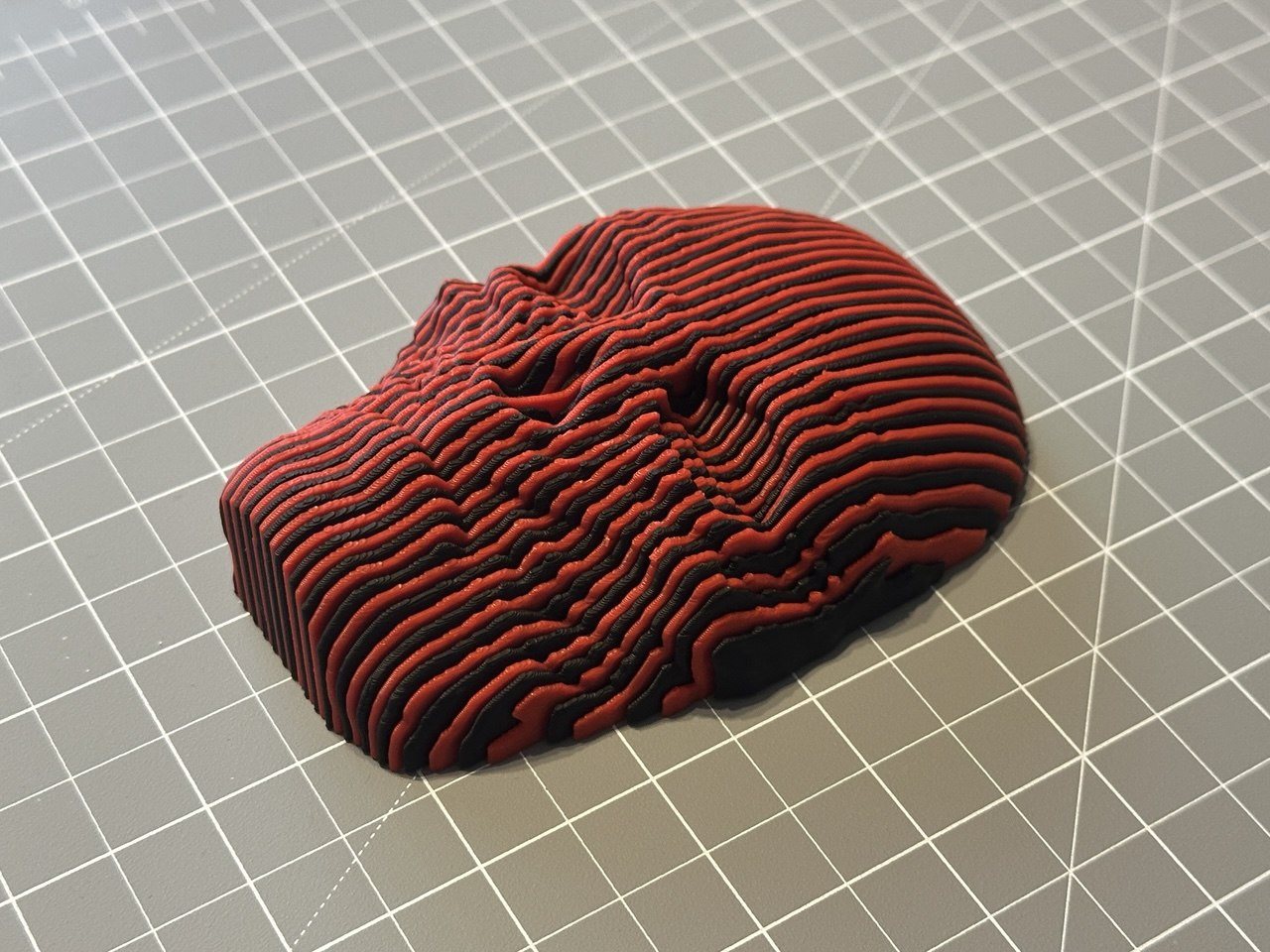 Relief topograficzny z druku 3D — dekoracja dwukolorowa