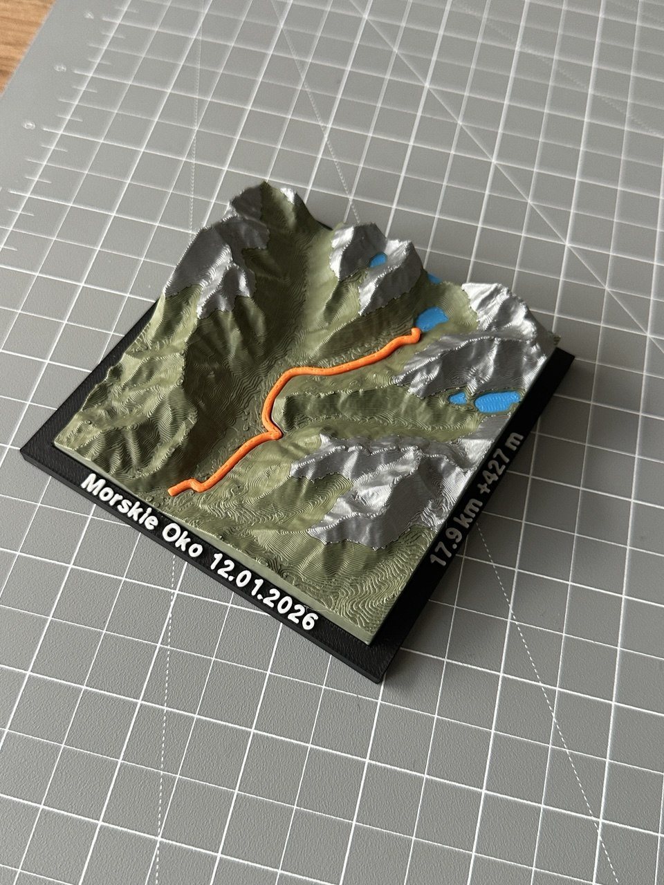 Mapa 3D trasy na Morskie Oko z zaznaczonym szlakiem, dystansem 17,9 km i przewyższeniem 427 m